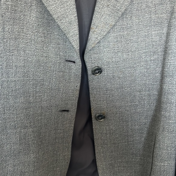 Linda allowed Ellen Tracy blazer size 6 needs to be dry cleaned - Picture 2 of 4